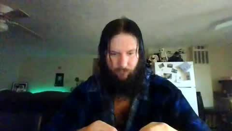 Snapshot of mudge chatting on 01/19/25, 03:29 Mudge online show from 01/19/25, 03:29