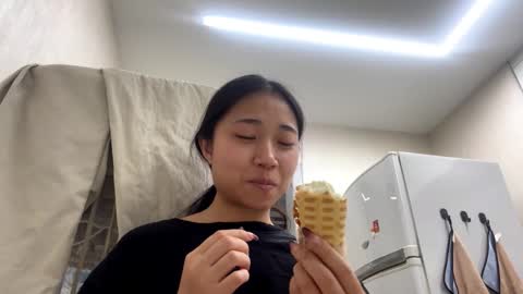 Mia online show from 02/02/26, 10:08