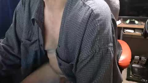 Snapshot of mulldoon1950 chatting on 12/05/25, 12:58 mulldoon1950 online show from 12/05/25, 12:58