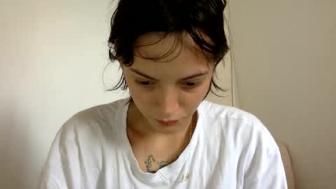 Snapshot of munchi_ chatting on 01/22/25, 02:14   online show from 01/22/25, 02:14