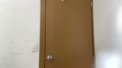 Snapshot of munchi_ chatting on 10/18/25, 03:46   online show from 10/18/25, 03:46