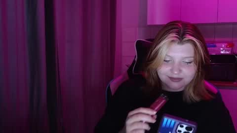 Snapshot of mura_muur chatting on 06/01/26, 02:41 Milana online show from 06/01/26, 02:41
