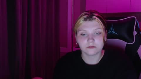 Snapshot of mura_muur chatting on 06/02/26, 03:47 Milana online show from 06/02/26, 03:47