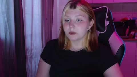 Snapshot of mura_muur chatting on 06/04/26, 12:22 Milana online show from 06/04/26, 12:22