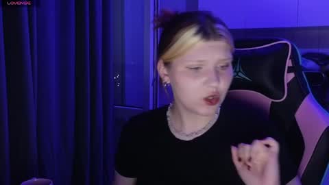 Snapshot of mura_muur chatting on 06/08/26, 03:56 Milana online show from 06/08/26, 03:56