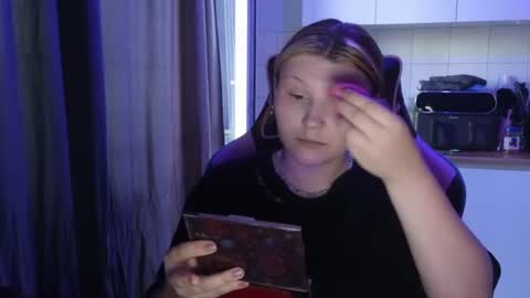 Snapshot of mura_muur chatting on 06/10/26, 02:05 Milana online show from 06/10/26, 02:05