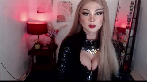 Snapshot of murphy_bitches chatting on 11/17/25, 07:41 MURPHY online show from 11/17/25, 07:41