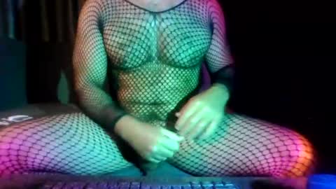 Snapshot of muscbttmbitch chatting on 06/17/26, 06:53 muscbttmbitch online show from 06/17/26, 06:53