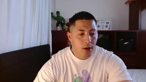 Snapshot of muscle_cock32 chatting on 08/09/26, 12:23 David Big online show from 08/09/26, 12:23