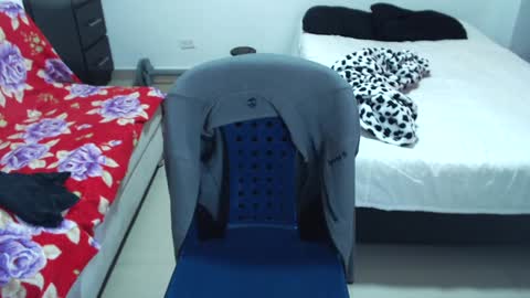 Snapshot of muscle_man1 chatting on 12/08/24, 09:52 Mike online show from 12/08/24, 09:52