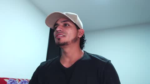 Snapshot of muscle_man1 chatting on 12/22/24, 06:49 Mike online show from 12/22/24, 06:49