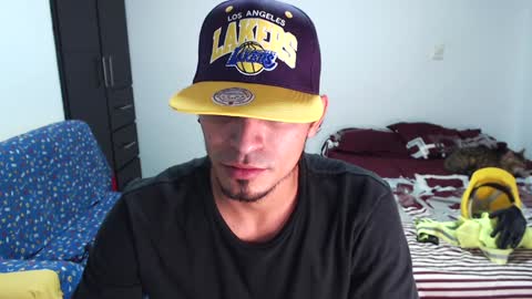 Snapshot of muscle_man1 chatting on 01/01/25, 05:01 Mike online show from 01/01/25, 05:01