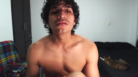 Snapshot of muscle_man1 chatting on 02/06/25, 12:22 Mike online show from 02/06/25, 12:22