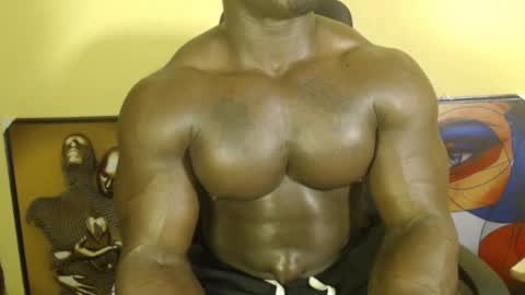musclegod23 online show from 03/12/25, 10:07