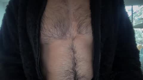 Snapshot of musclehair3 chatting on 12/24/24, 08:44 musclehair3 online show from 12/24/24, 08:44