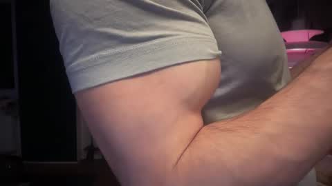 Snapshot of musclehair3 chatting on 02/16/25, 08:44 musclehair3 online show from 02/16/25, 08:44