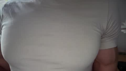 musclehair3 online show from 10/28/25, 10:41