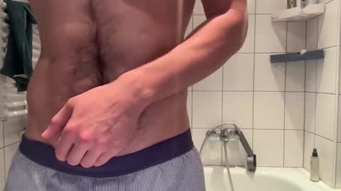 Snapshot of musclehair3 chatting on 06/05/26, 08:20 musclehair3 online show from 06/05/26, 08:20