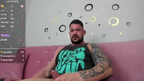 Snapshot of musclemonster31 chatting on 01/28/25, 02:53 MuscleMonster31 online show from 01/28/25, 02:53