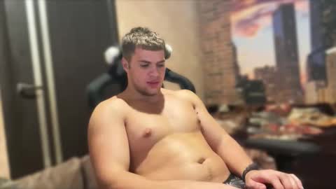 Snapshot of musclephantom chatting on 10/08/25, 08:17 Egor online show from 10/08/25, 08:17