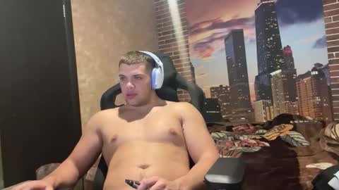 Snapshot of musclephantom chatting on 10/19/25, 07:58 Egor online show from 10/19/25, 07:58