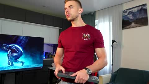 Snapshot of muscularfriend chatting on 05/29/26, 07:50 Ivan online show from 05/29/26, 07:50