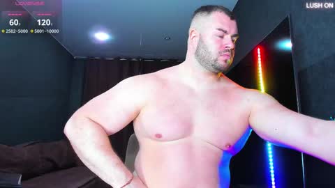 Snapshot of muscularjohnforu chatting on 02/15/25, 02:33 click icon for peach online show from 02/15/25, 02:33