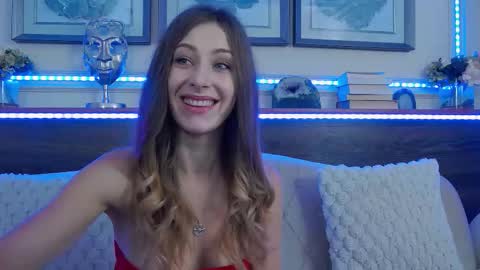 Luna  online show from 10/06/25, 07:44