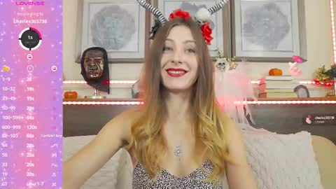 Luna  online show from 10/19/25, 07:03