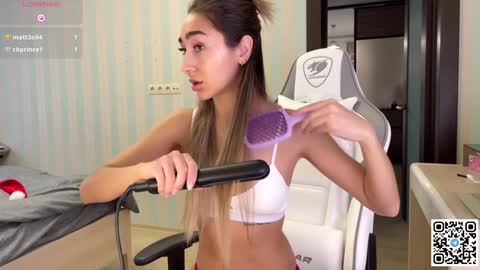 Snapshot of museleks chatting on 12/21/24, 05:58 Aleksa online show from 12/21/24, 05:58