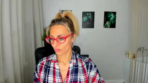 Diana online show from 11/17/25, 12:11