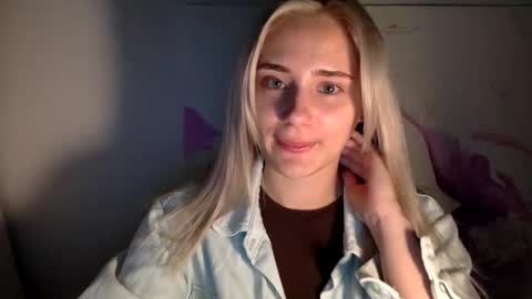 Snapshot of musescorner chatting on 10/15/25, 04:40 musescorner online show from 10/15/25, 04:40