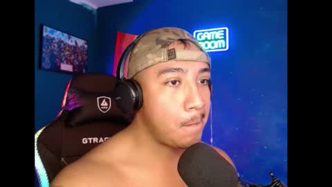 Snapshot of mushrooncat chatting on 10/13/25, 03:23 mushrooncat online show from 10/13/25, 03:23