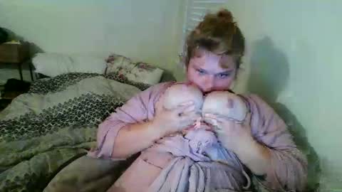 Snapshot of mushymummy000 chatting on 10/15/25, 12:27 mushymummy000 online show from 10/15/25, 12:27