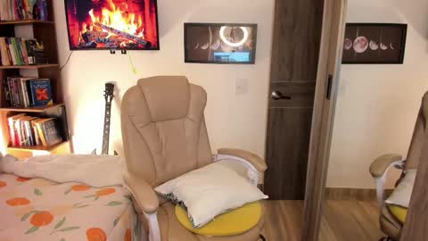 VALENTINA Luna  online show from 12/21/25, 05:36