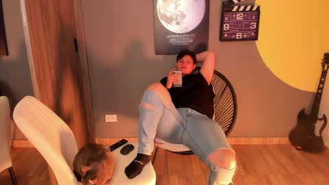 Snapshot of musicayluna chatting on 05/15/26, 04:41 VALENTINA Luna online show from 05/15/26, 04:41