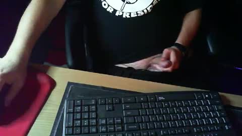 Snapshot of muso44 chatting on 03/08/25, 12:41 Muso online show from 03/08/25, 12:41