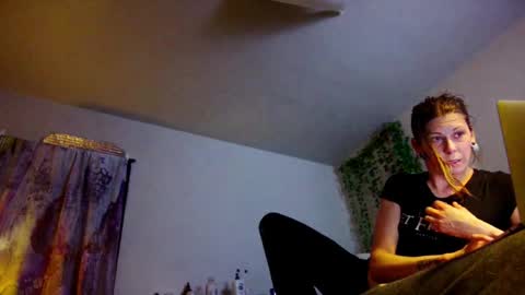 ghost mantis online show from 04/28/26, 07:02