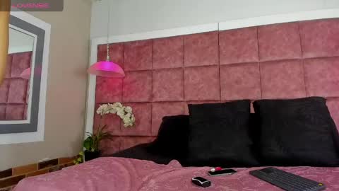 mxli_divine_ online show from 04/20/26, 02:09