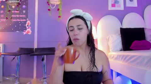 my_aleja_ online show from 10/27/25, 01:37