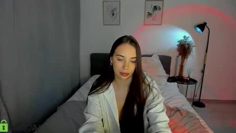 katie online show from 12/19/24, 02:56