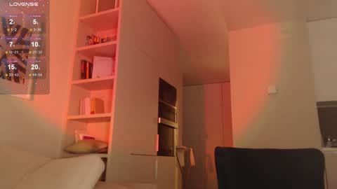 Snapshot of my_hannah chatting on 02/19/25, 06:21 Hannah  welcome  online show from 02/19/25, 06:21