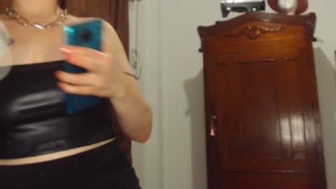     sara      i know you love me xoxox     online show from 12/07/24, 07:16