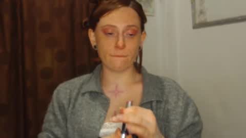     sara      i know you love me xoxox     online show from 10/22/25, 06:35