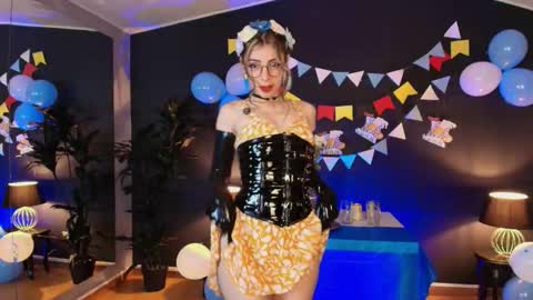 Maite online show from 09/27/25, 12:43