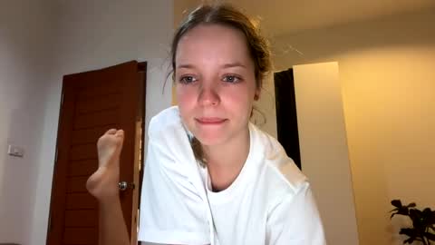 Snapshot of my_mia_ chatting on 05/06/26, 11:37 MIA I will be here Monday Wednesday Thursday Saturday online show from 05/06/26, 11:37