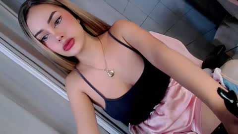 Snapshot of my_other_half chatting on 10/25/25, 06:10 Serena online show from 10/25/25, 06:10