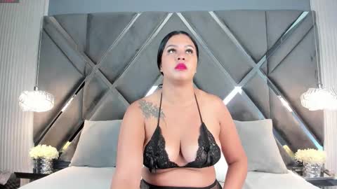 Mariana Evans online show from 11/24/25, 11:32