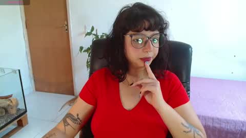 Snapshot of myamillor chatting on 10/13/25, 01:00 myamillor online show from 10/13/25, 01:00