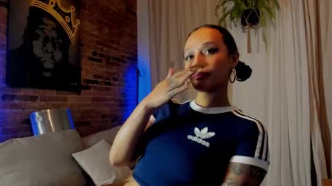 Lola online show from 11/24/25, 09:03